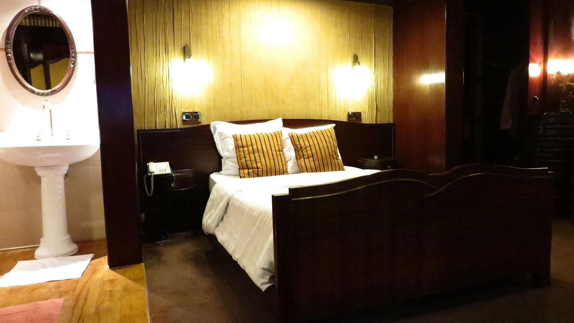 Esperance Hotel 3*