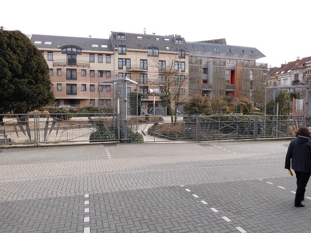 & Housingbrussels * Brussels