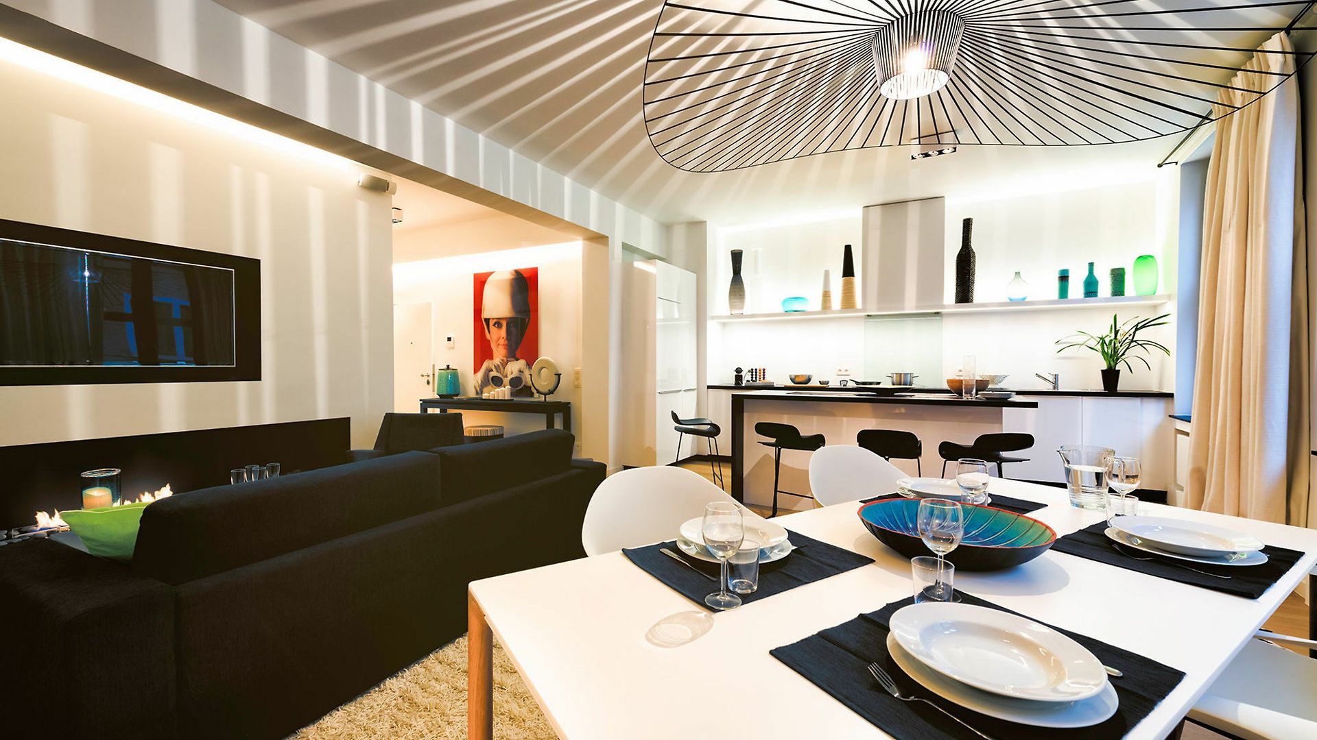 Charles - Grand Place Aparthotel 4*