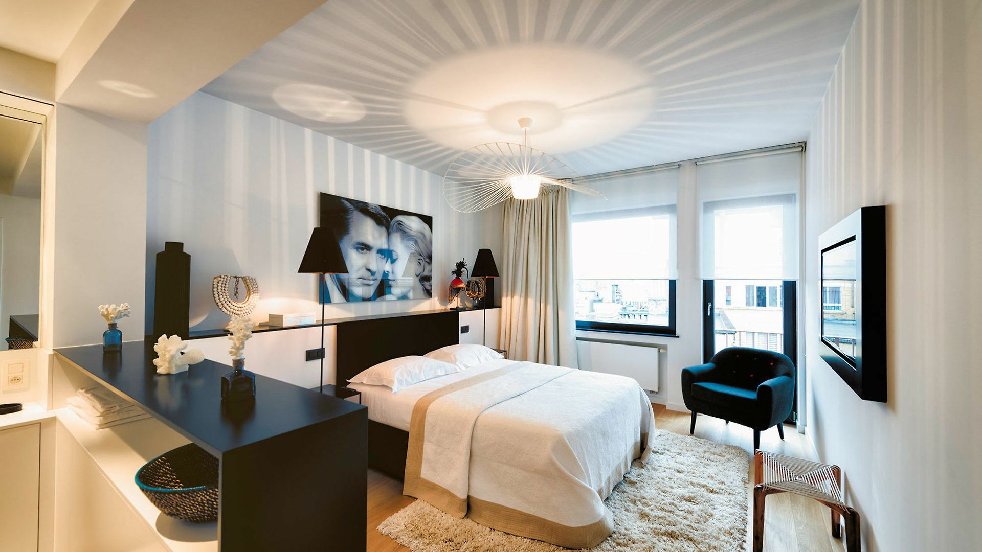 Charles - Grand Place Aparthotel 4*