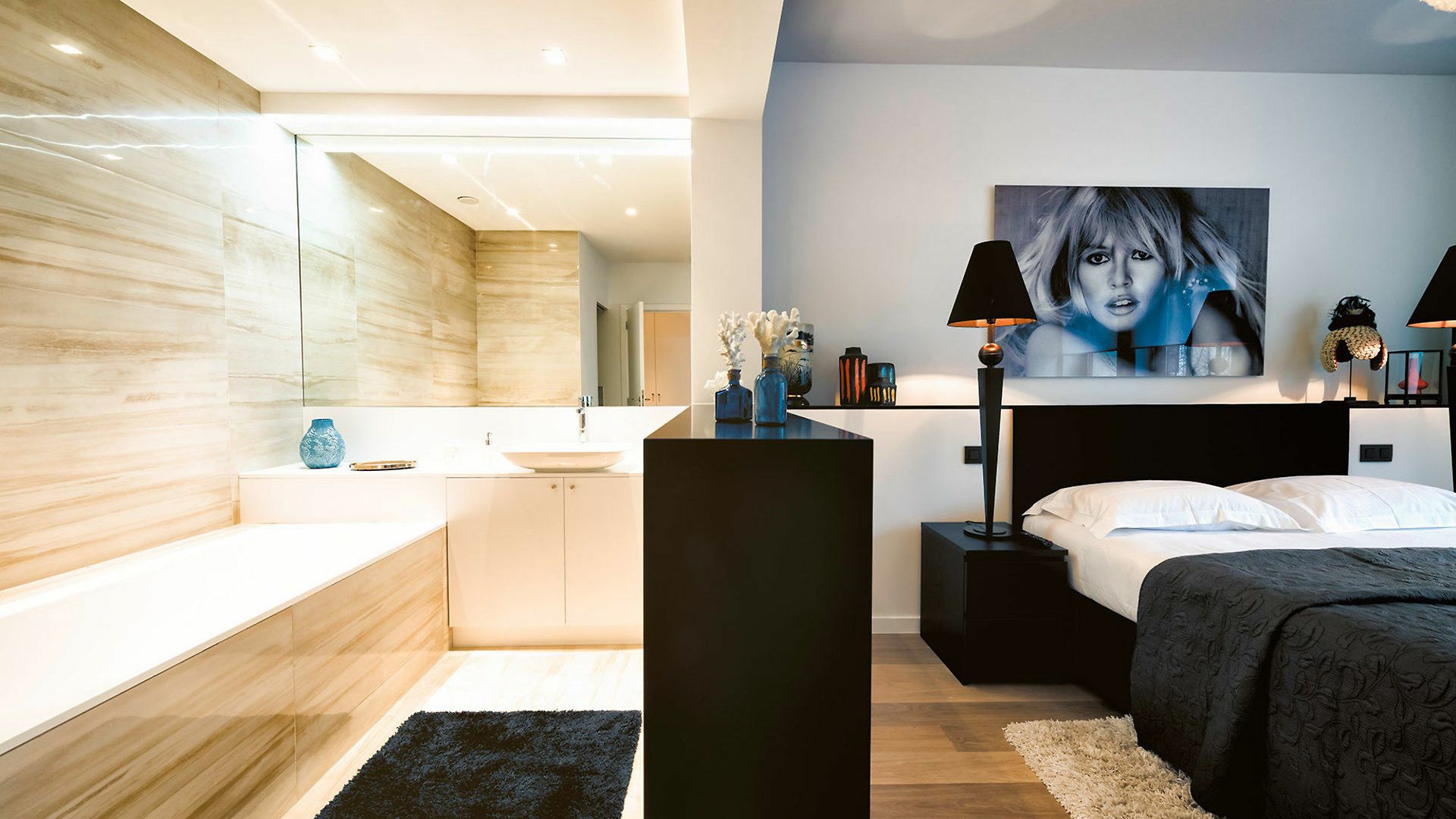 Charles - Grand Place Aparthotel 4*