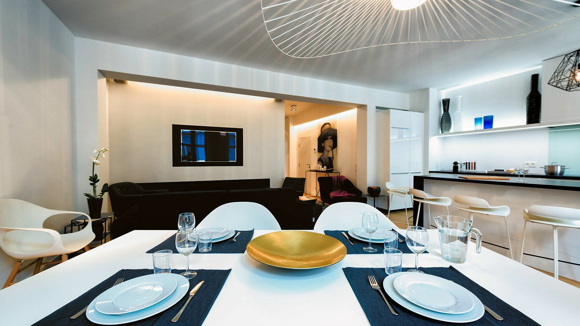 Charles - Grand Place Aparthotel 4*