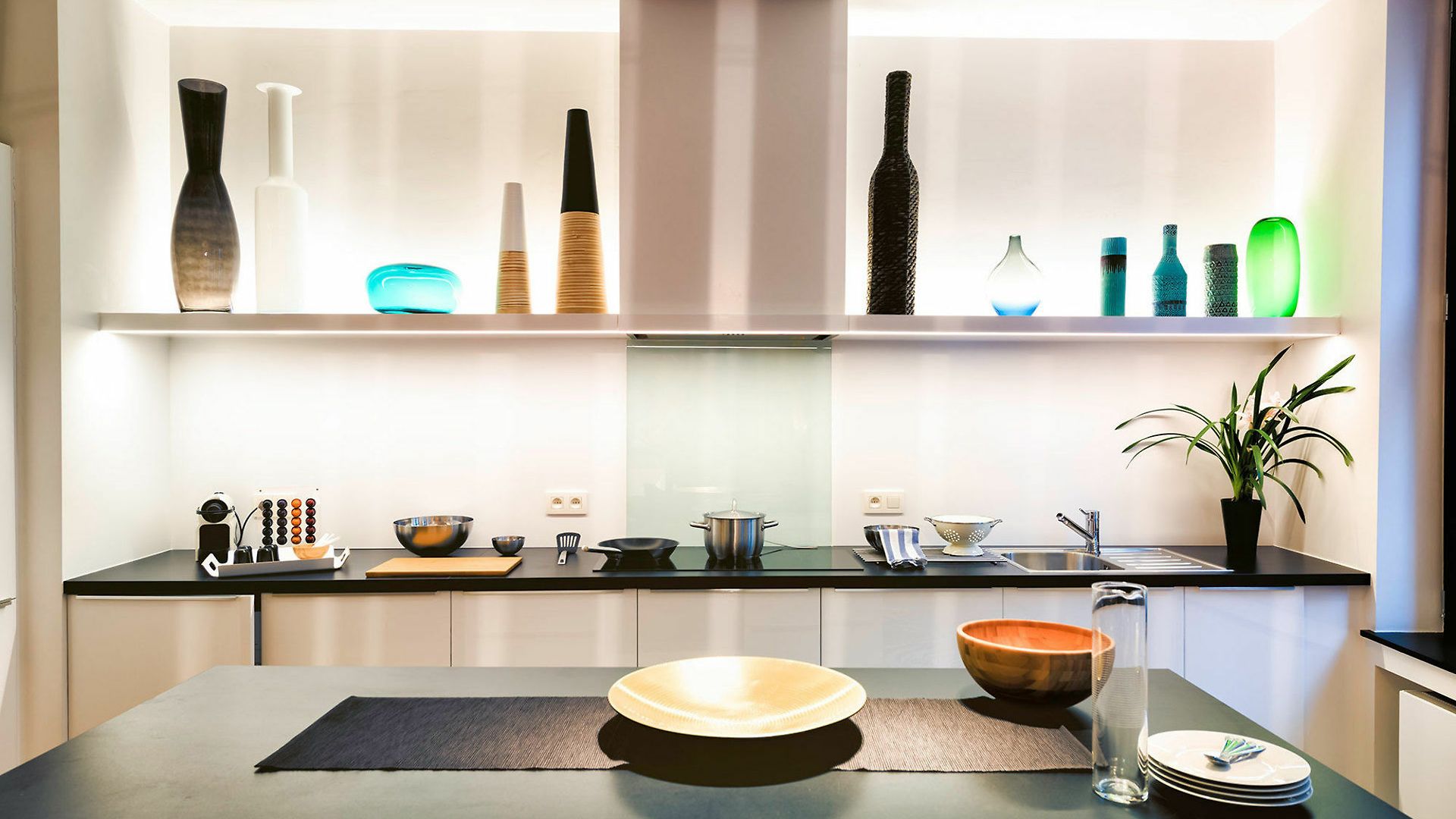 Charles - Grand Place Aparthotel 4*