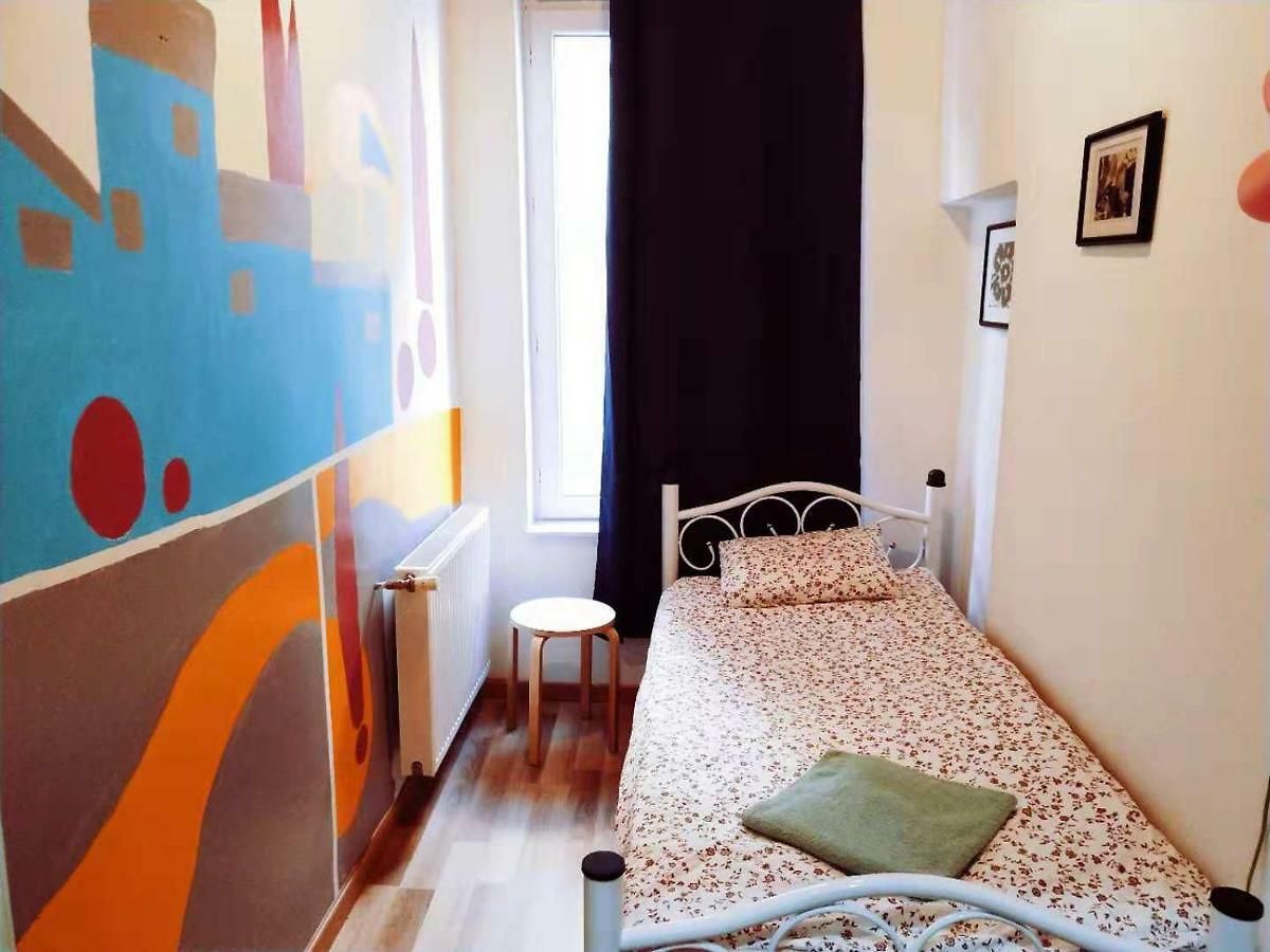 Artistic World Apartment