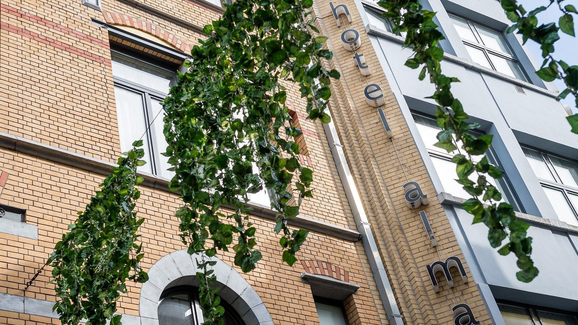 Alma Grand Place Hotel 3*
