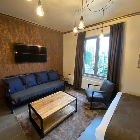 Apartment J And R