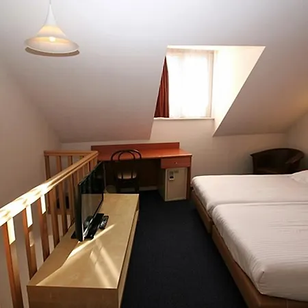 Hotel Aris Grand Place 3*