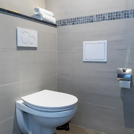 Urban Suites Schuman 2 Aparthotel