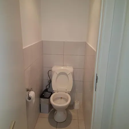 Quartier Europeen Guest house *