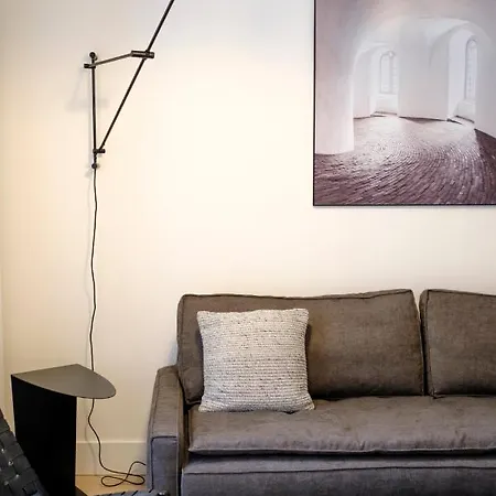 Fabulous In Chatelain Area Apartment