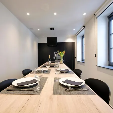 Fabulous In Chatelain Area Apartment *