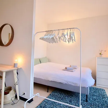 Apartment Amazing & Cosy Perfect Location 'stephanie-louise Area'