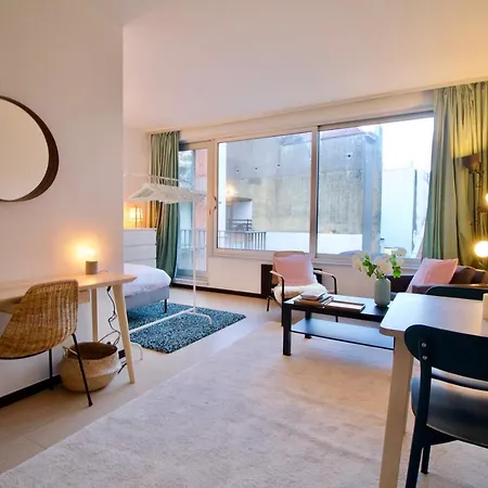 Amazing & Cosy Perfect Location 'stephanie-louise Area' Apartment *