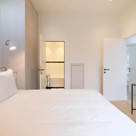 Fabulous In Chatelain Area Apartment