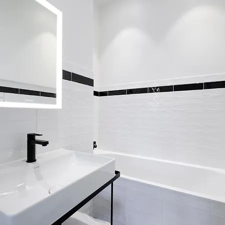 Fabulous In Chatelain Area Apartment