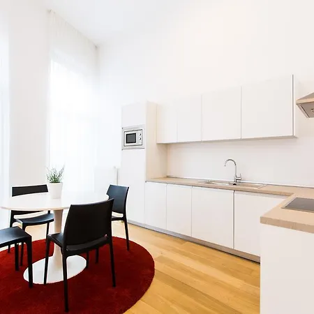 Grand Apartment *