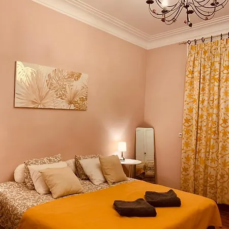 Bijou > Parvis St Pierre Apartment