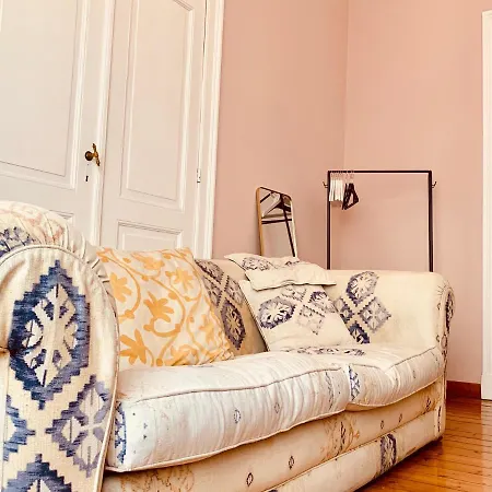 Apartment Bijou > Parvis St Pierre *