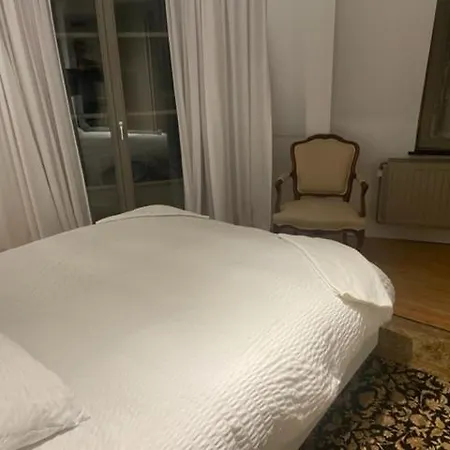 Duplex Dernier Etage Avec Terasse A Deux Pas De La Grand Place Brussels