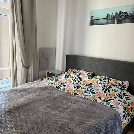 Cosy With Canal View Apartment *