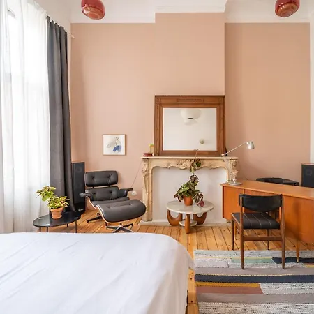 Guest house La Belgica Near Tour And Taxi *