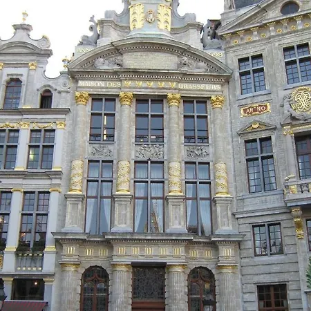 Cinquantenaire Apartment