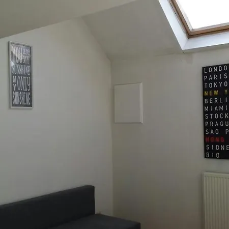 Apartment Duplex Sleeps 4 *