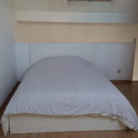 Duplex Sleeps 4 *