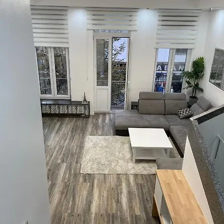 Duplex Situe A 2min De La Gare Du Nord Apartment
