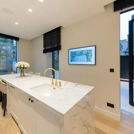 Luxury 3 Bedrooms Townhouse In Perfect Location * Brussels