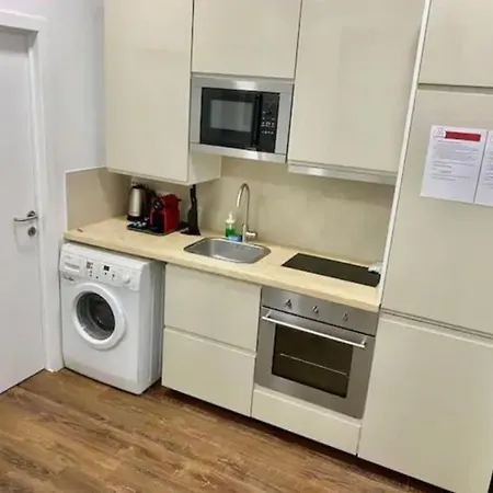 Minimal - Flat Ad Centre Apartment