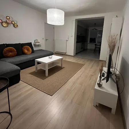 - Place Jourdan & Eu Institutions Apartment *