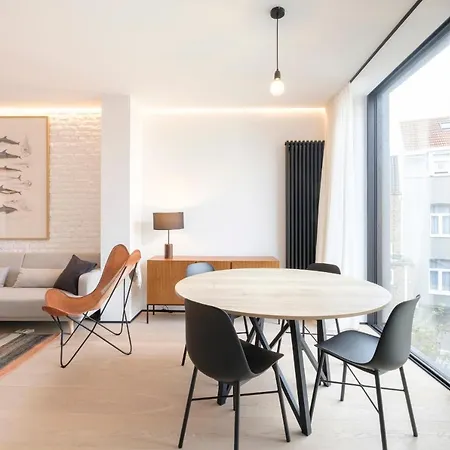 Spacieuse Maison De Ville Proposant 3 Aux Alentours Des Etangs D'ixelles Apartment *