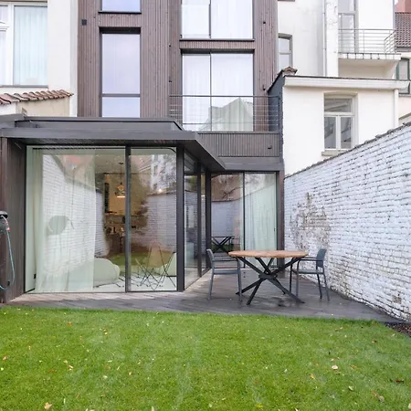 Spacieuse Maison De Ville Proposant 3 Aux Alentours Des Etangs D'ixelles Apartment Brussels