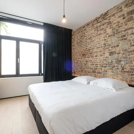 Spacieuse Maison De Ville Proposant 3 Aux Alentours Des Etangs D'ixelles Apartment Brussels
