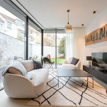 Spacieuse Maison De Ville Proposant 3 Aux Alentours Des Etangs D'ixelles Apartment *