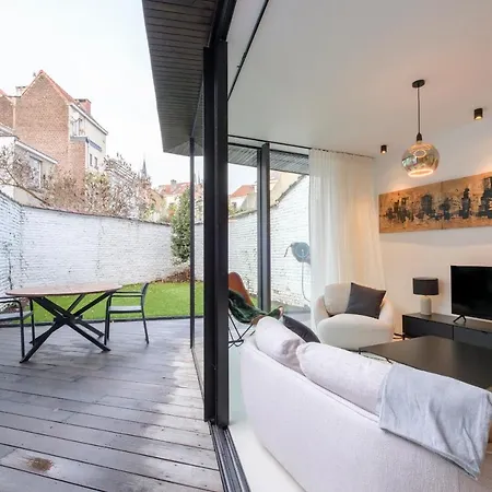 Apartment Spacieuse Maison De Ville Proposant 3 Aux Alentours Des Etangs D'ixelles Brussels