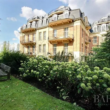 Hyde Park, Duplex De Charme Dans Une De Standing Apartment Brussels