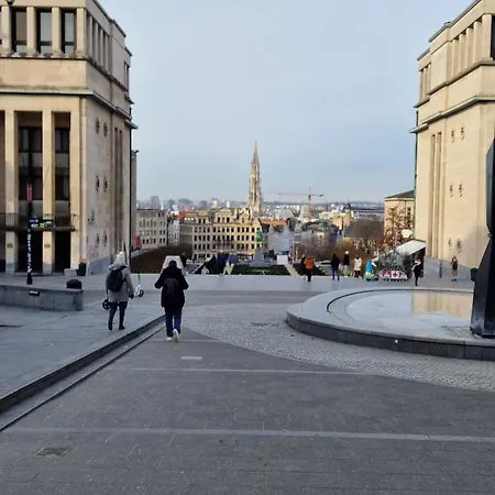 Les Pieds A La Grand Place *