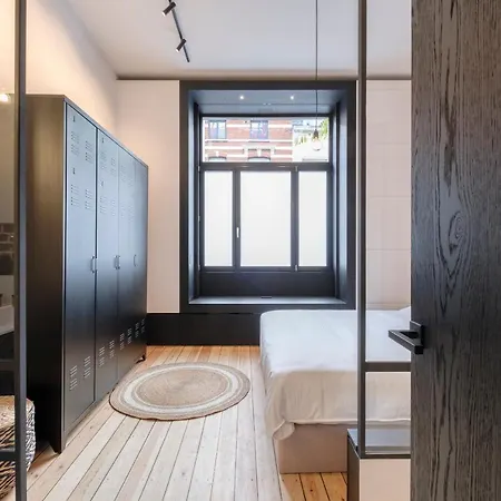 Apartment Spacieuse Maison De Ville Proposant 3 Aux Alentours Des Etangs D'ixelles Brussels