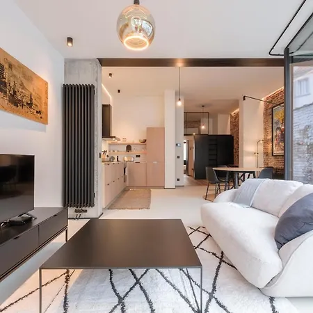Apartment Spacieuse Maison De Ville Proposant 3 Aux Alentours Des Etangs D'ixelles *