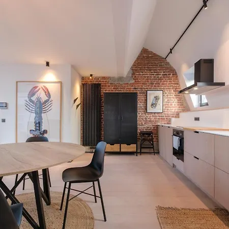 Apartment Spacieuse Maison De Ville Proposant 3 Aux Alentours Des Etangs D'ixelles Brussels