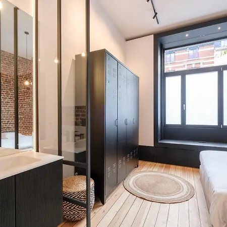 Apartment Spacieuse Maison De Ville Proposant 3 Aux Alentours Des Etangs D'ixelles Brussels