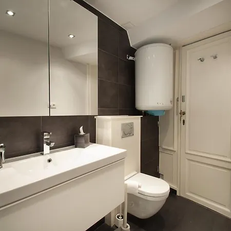 Be And Be Sablon 11 Apartment