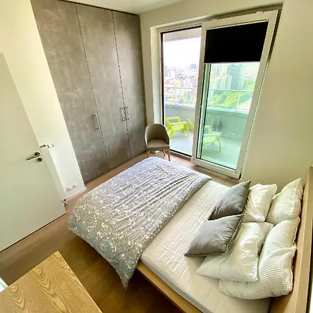 Private On An Espectacular And Unique View Shared Flat Apartment