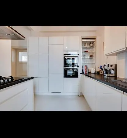 Homestay Crown Haus Brussels