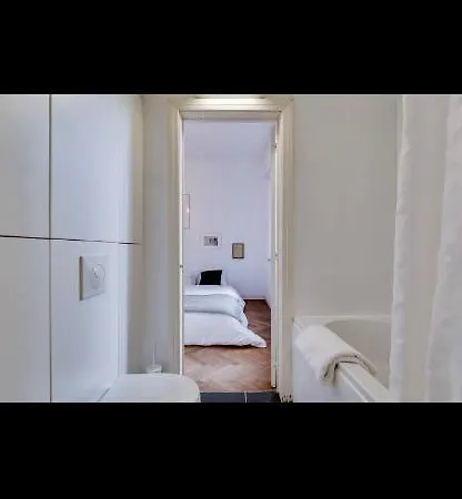 Homestay Crown Haus *