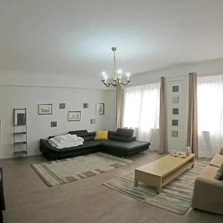 Monnaie Apartment
