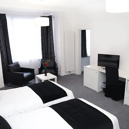 Hotel Satellite