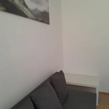 Apartment 1 Bedroom Sleeps 4